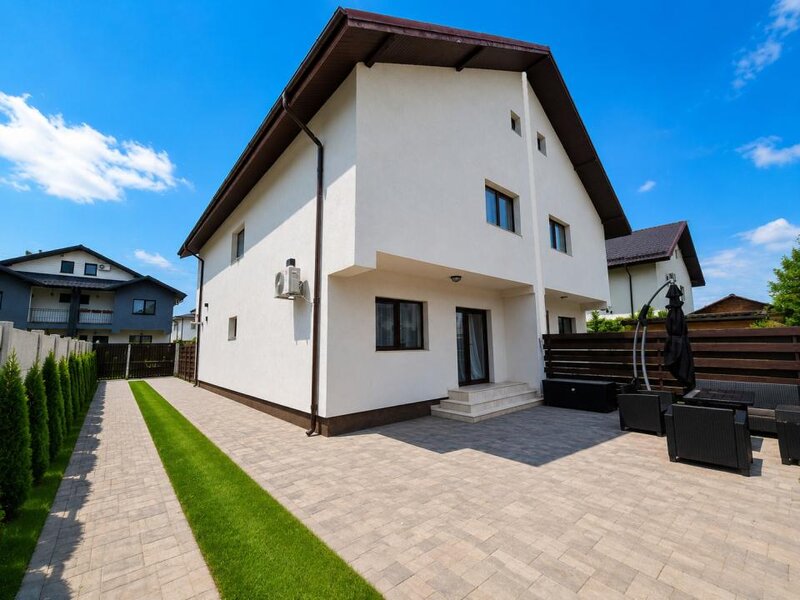 Ilfov Casa P+1+ mansarda, curte amenajata cu 4 locuri de parcare, luminoasa