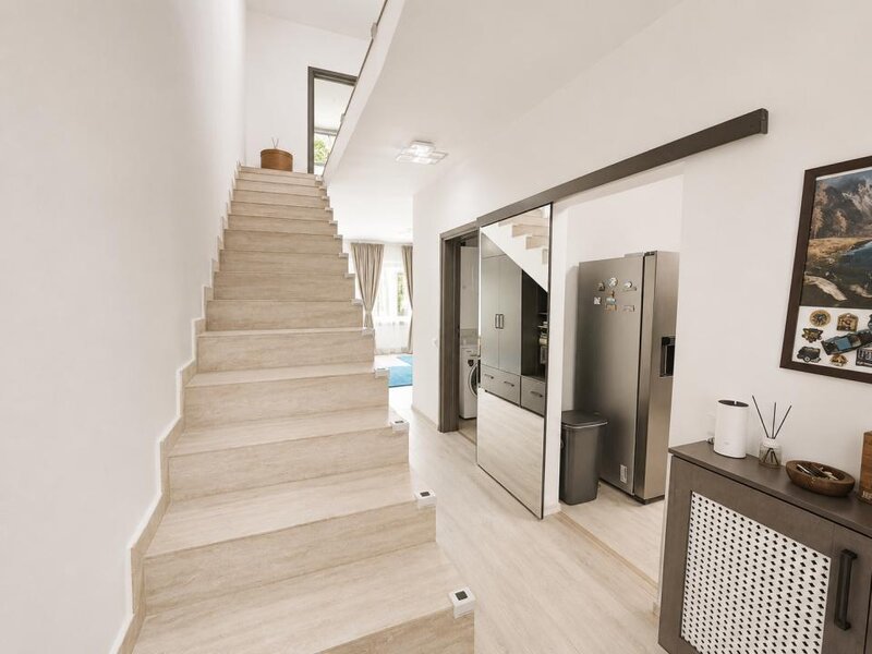 Ilfov Casa P+1+ mansarda, curte amenajata cu 4 locuri de parcare, luminoasa